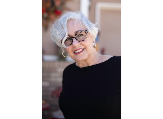 Headshot of Lyn Davis, sewing instructor at Montavilla Sewing Centers