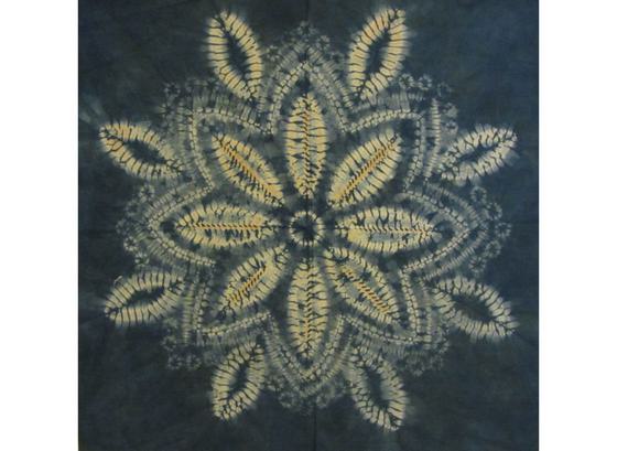 Shibori dyeing pattern mimicking a floral appearance