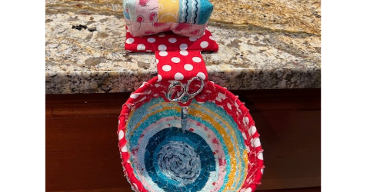 Thread Catcher with Detachable Pincushion | Montavilla Sewing Centers